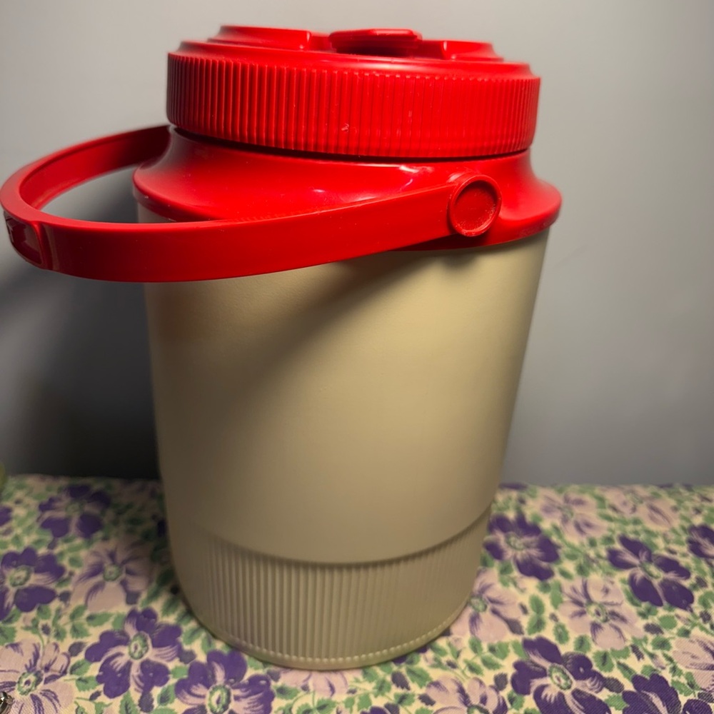Pizza Hut 1/2 Gallon insulated jug